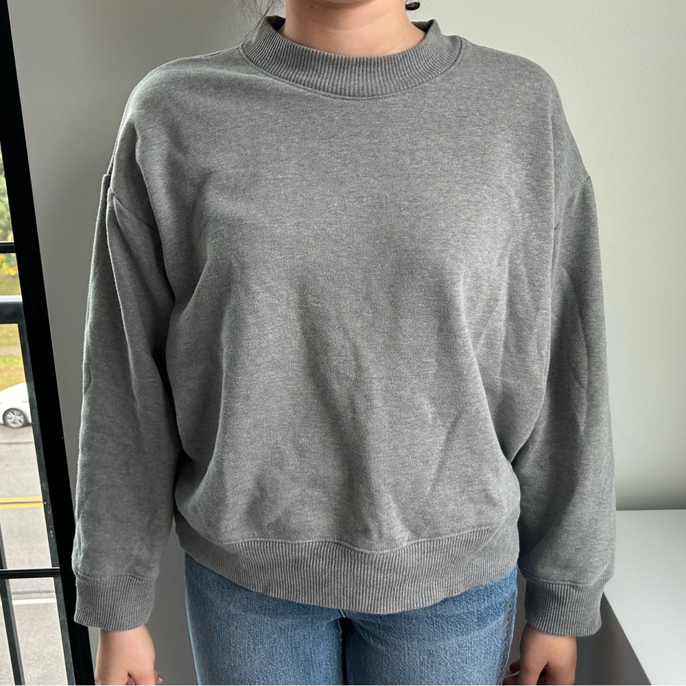 Gray cropped oversized sweathsirt